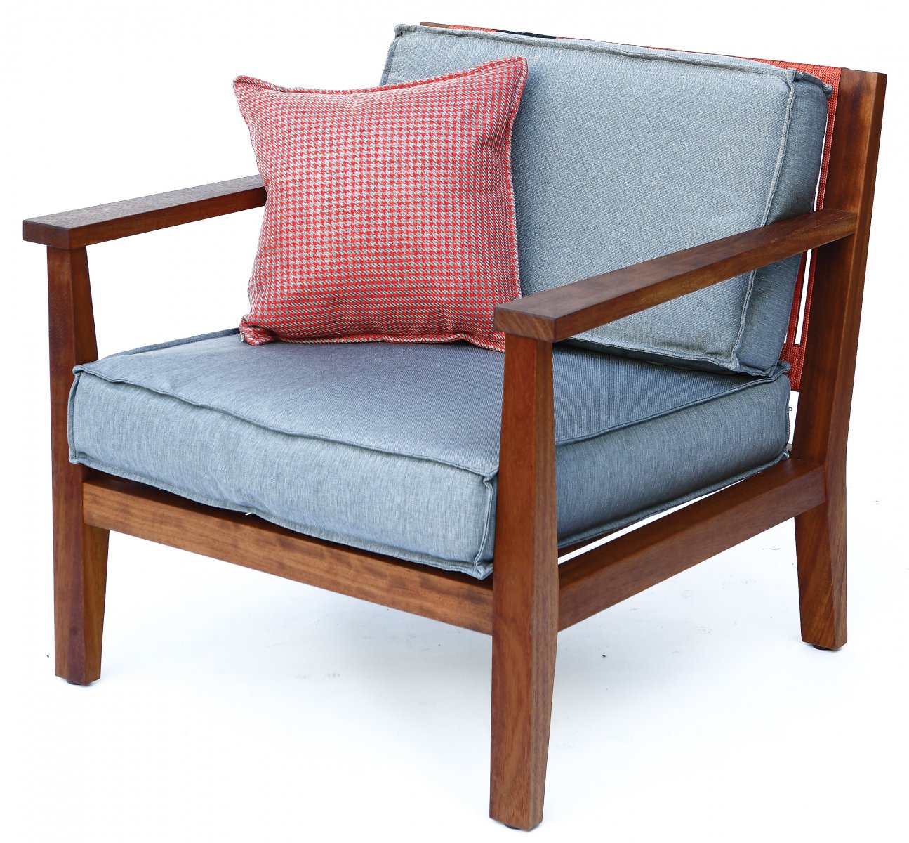 Кресло деревянное с подушками